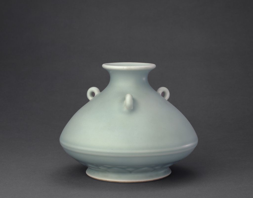 图片[1]-Green glaze water chestnut type three-series bottle-China Archive